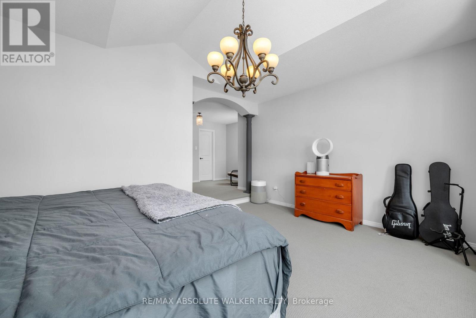 2351 Glandriel Crescent