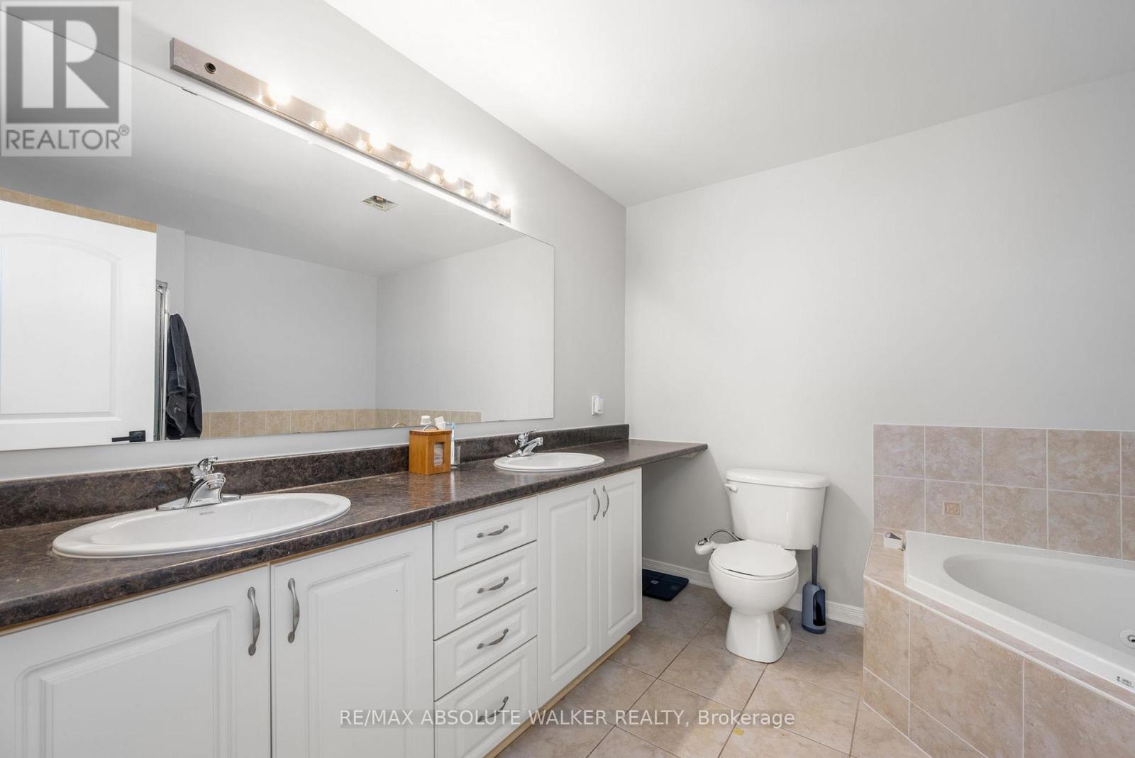 2351 Glandriel Crescent