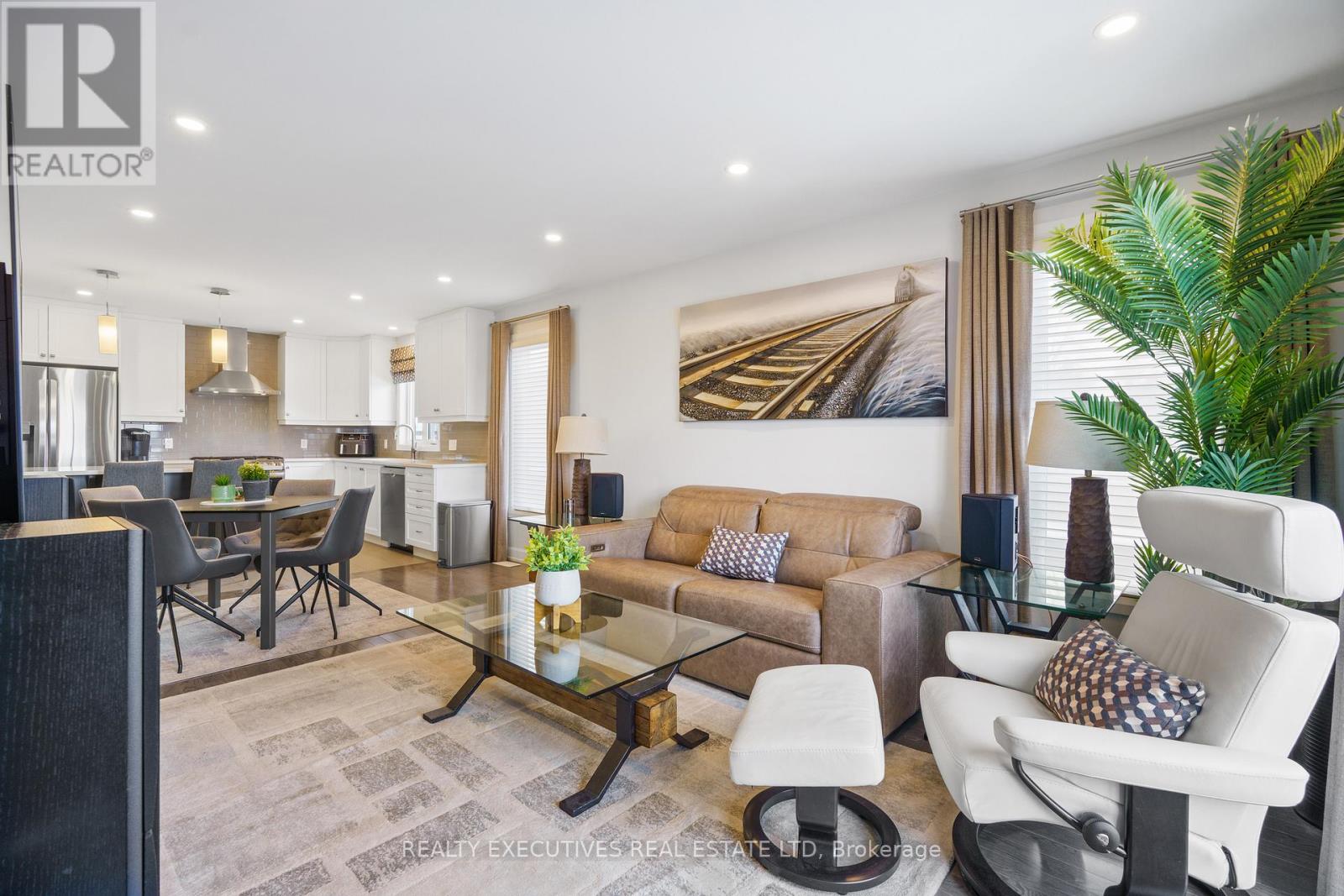 460 Arora Crescent S