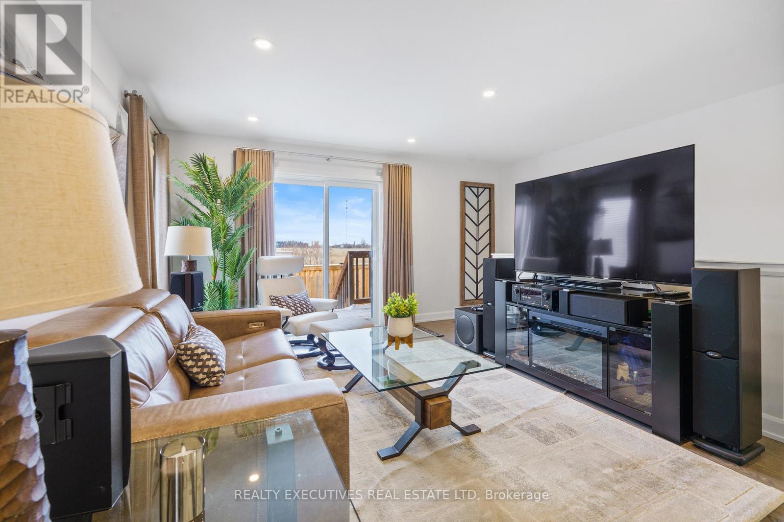 460 Arora Crescent S