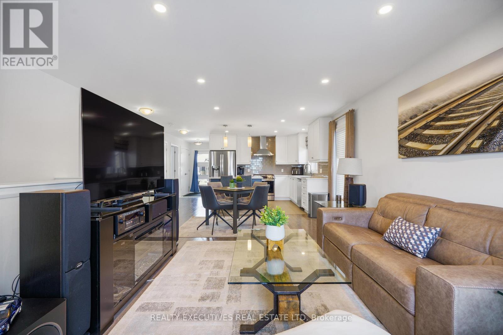 460 Arora Crescent S