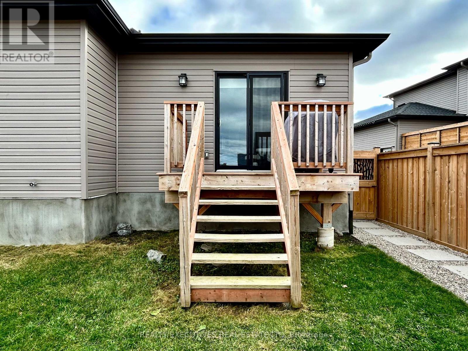 460 Arora Crescent S