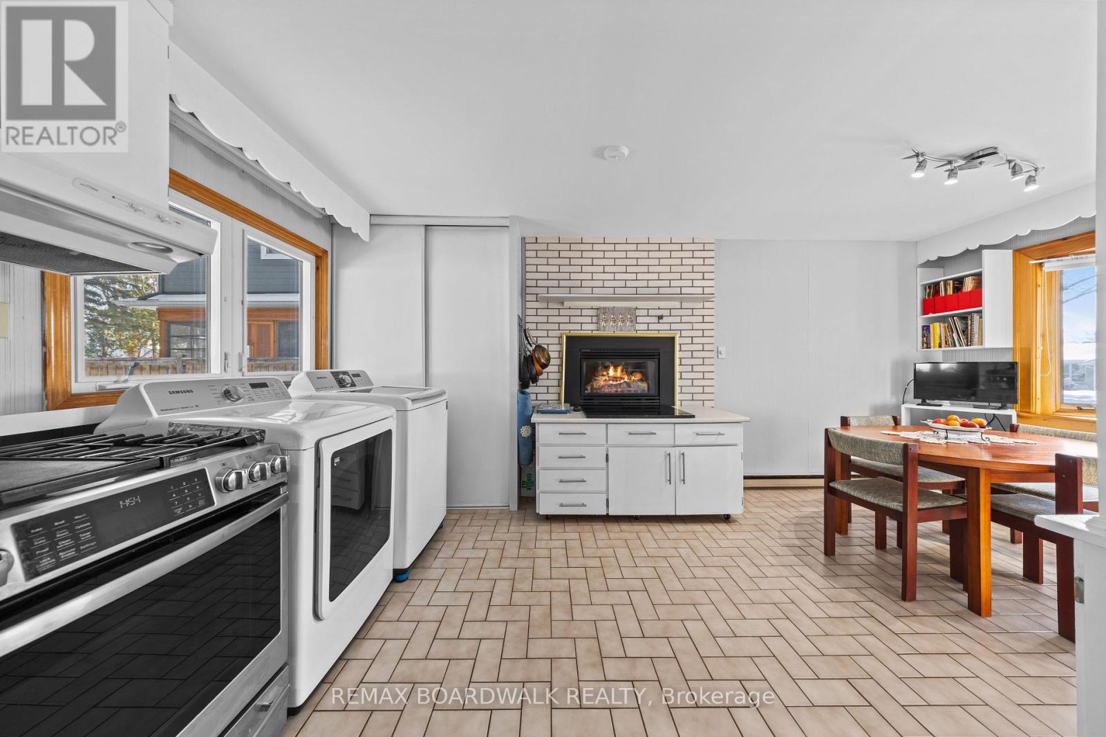 961 Kingsmere Avenue