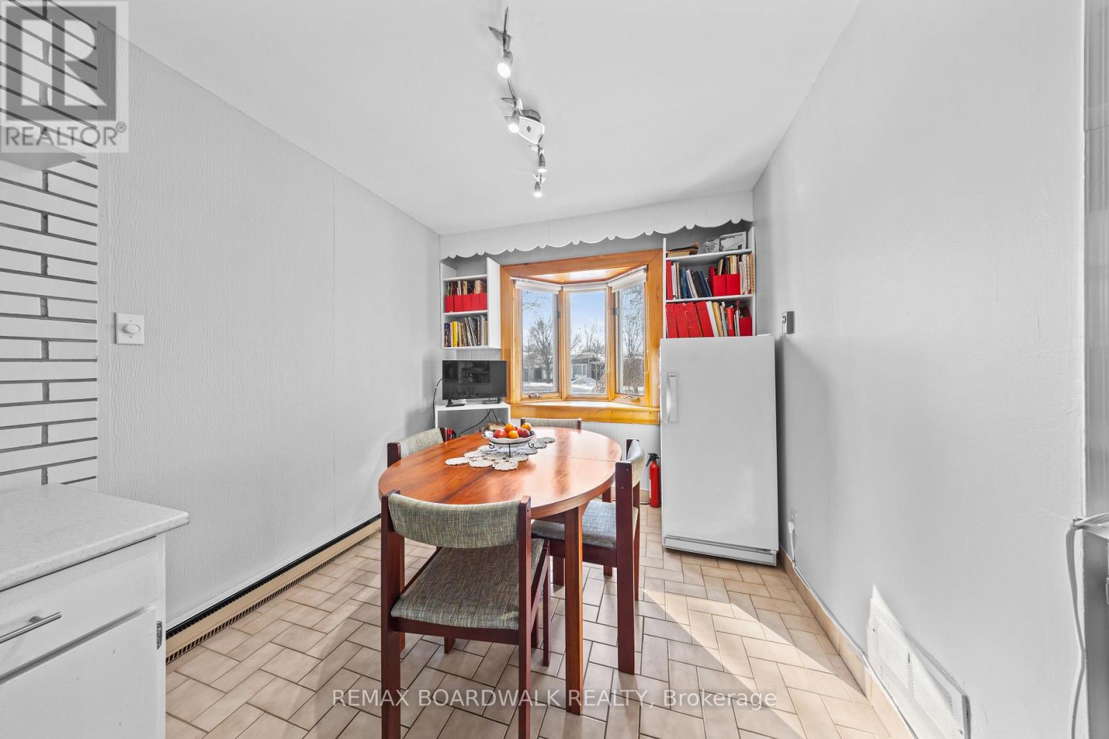 961 Kingsmere Avenue