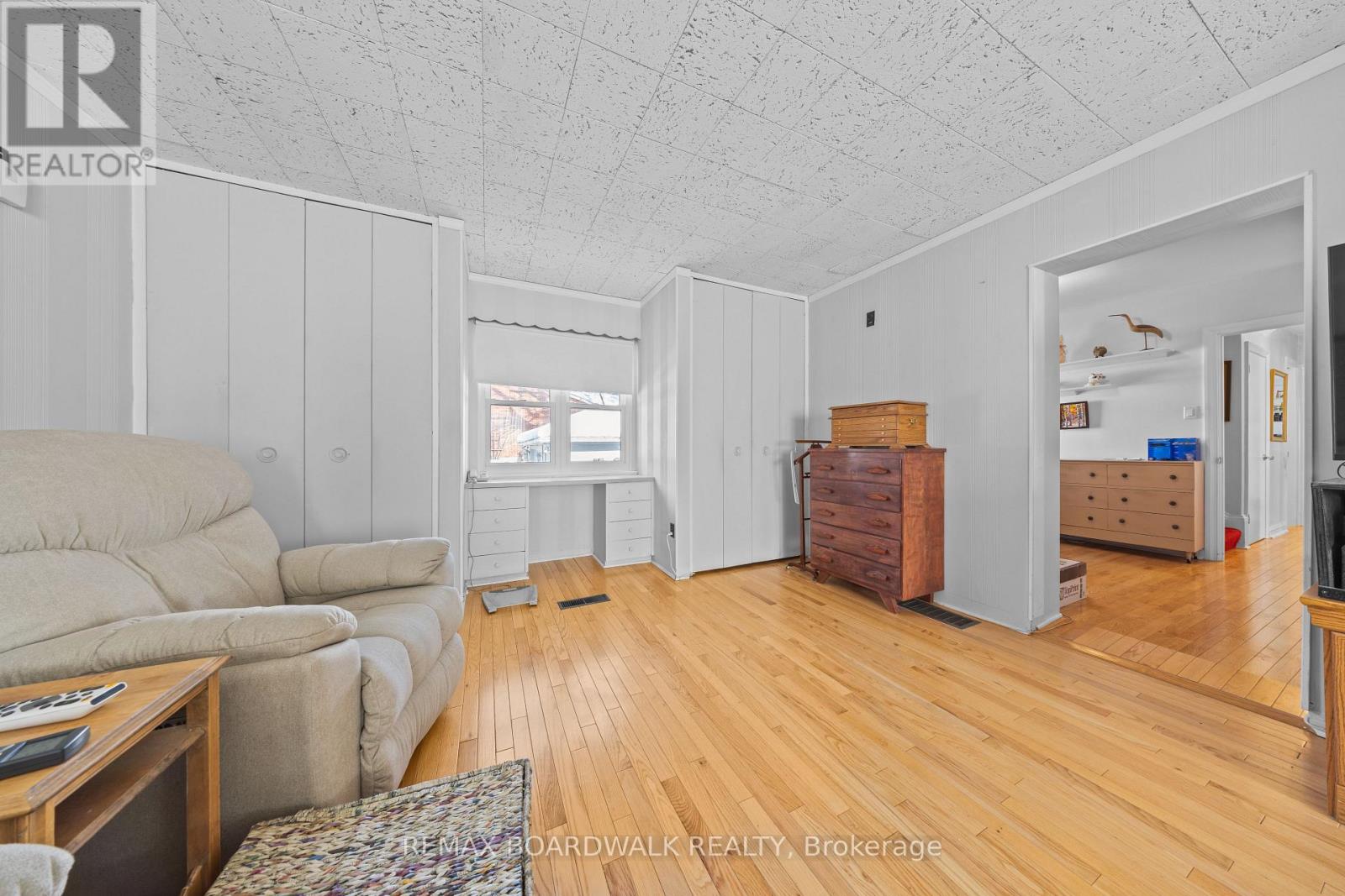 961 Kingsmere Avenue