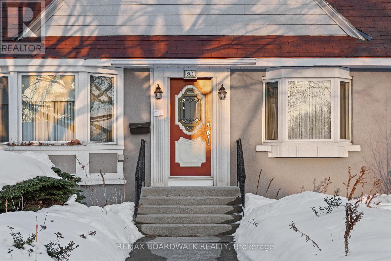 961 Kingsmere Avenue