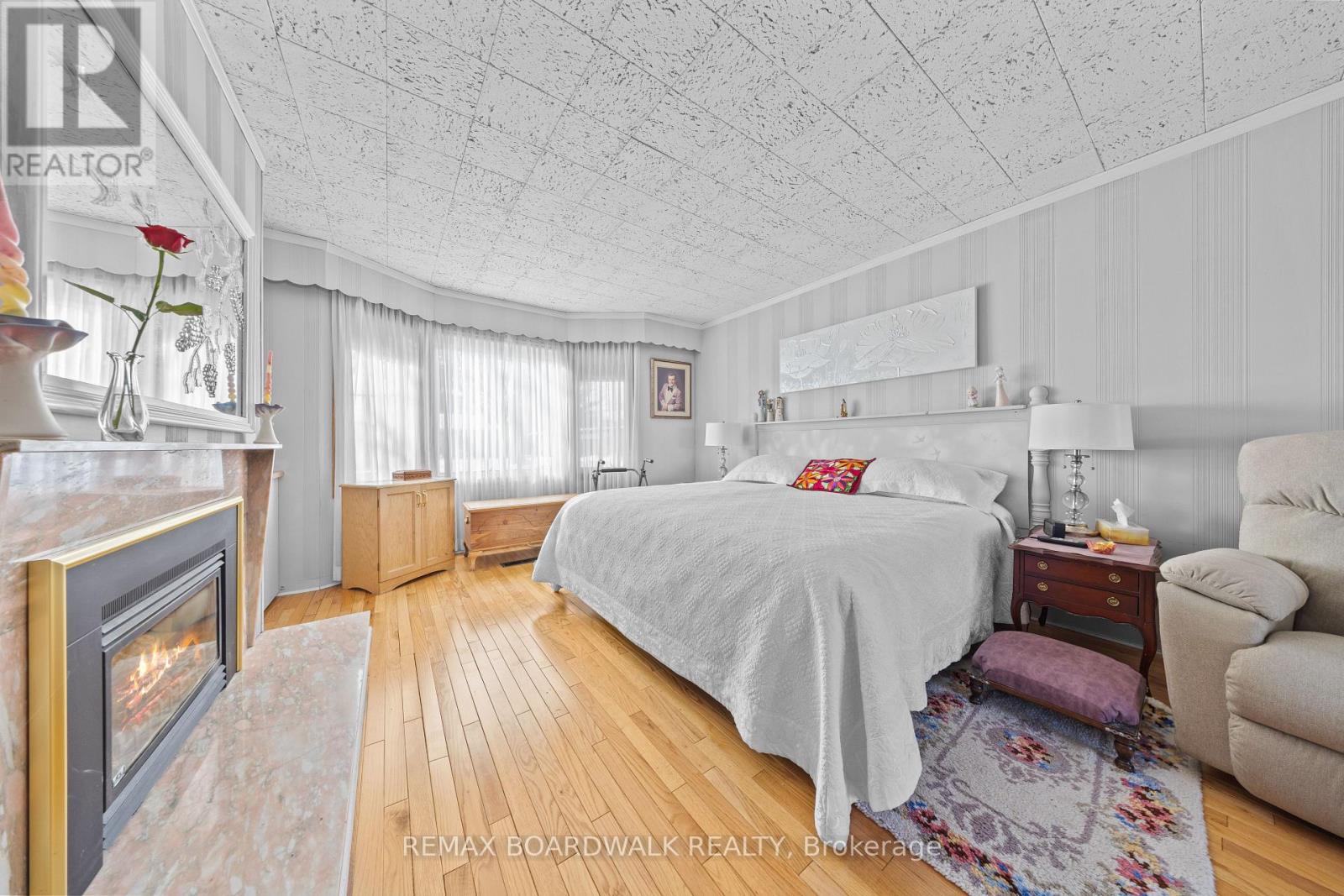 961 Kingsmere Avenue