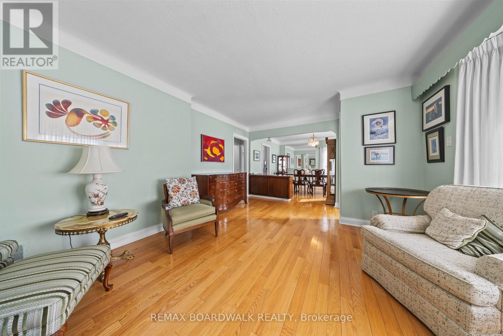 961 Kingsmere Avenue