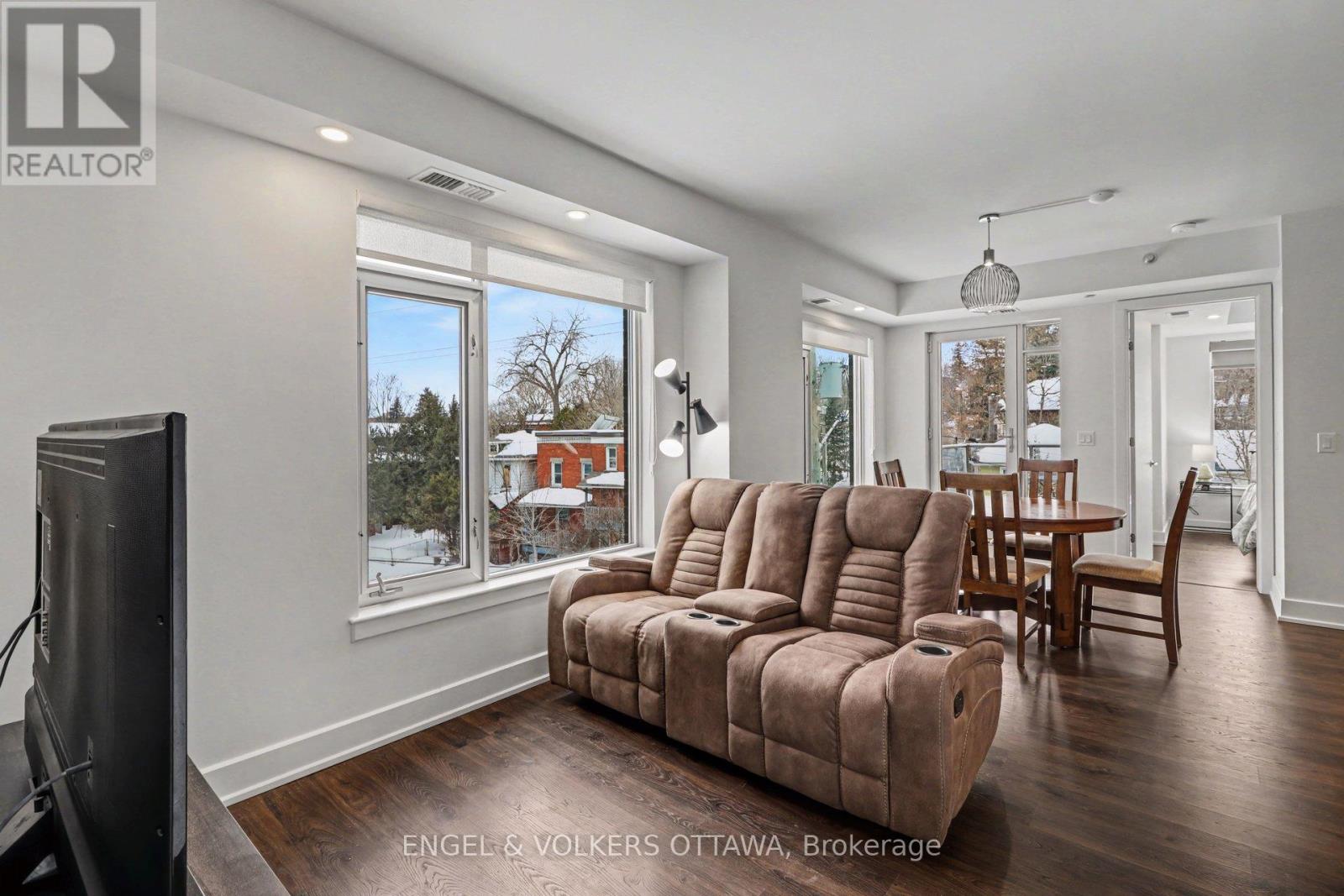 318 - 7 Marquette Avenue