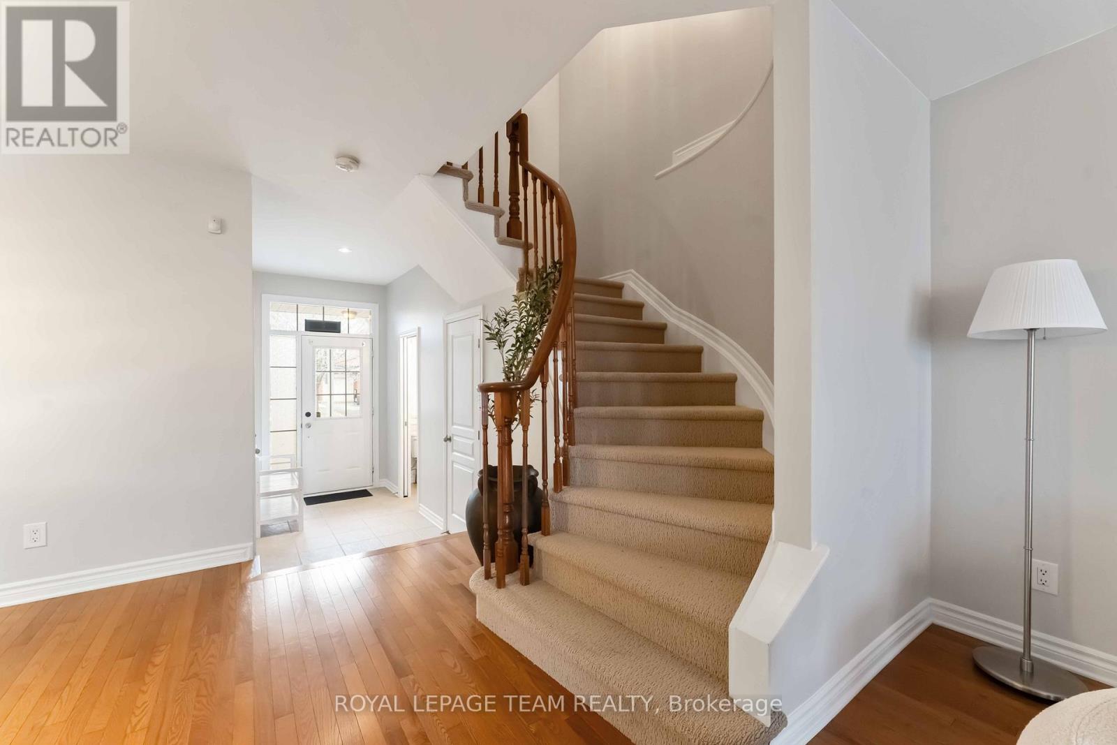 246 Tandalee Crescent