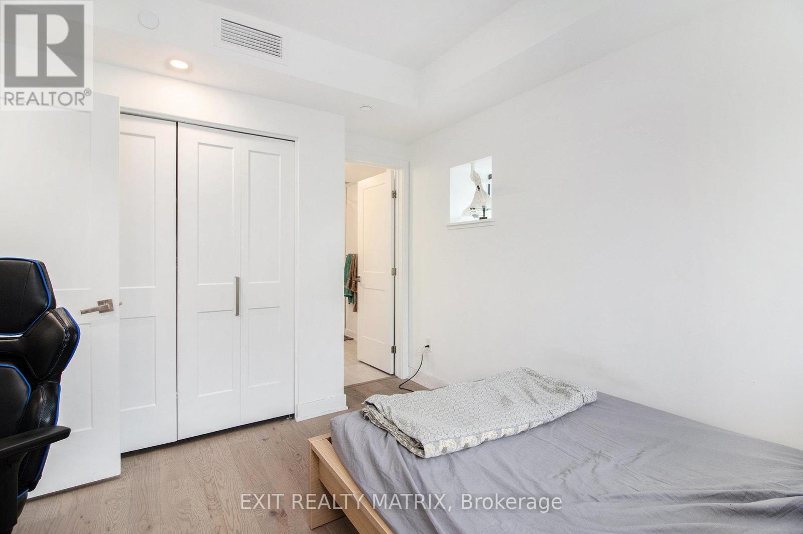 1101 - 340 Queen Street