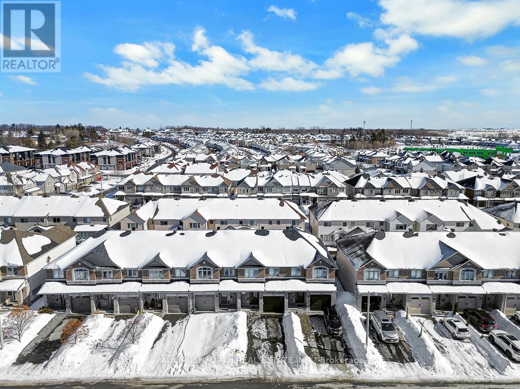 560 Du Pin Rouge Way