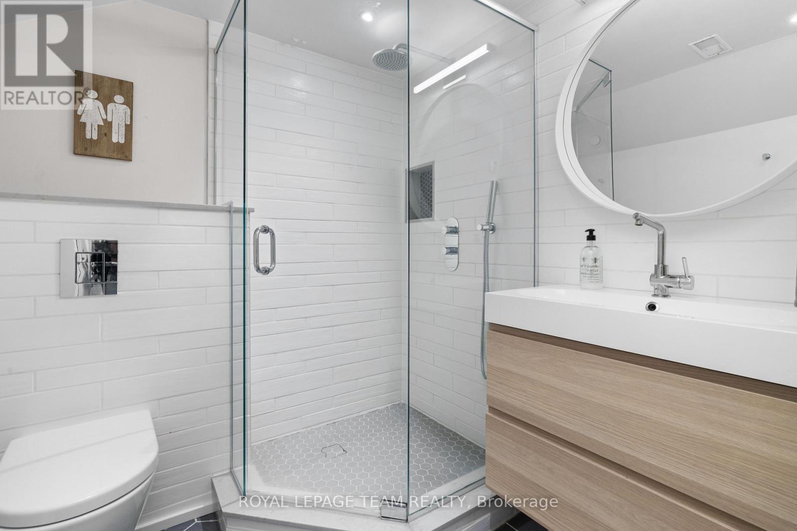 879 Winnington Avenue