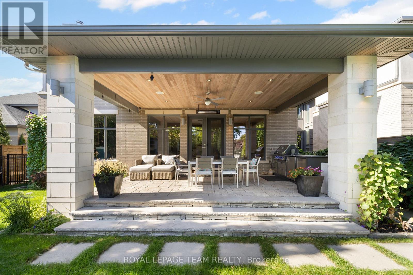 879 Winnington Avenue