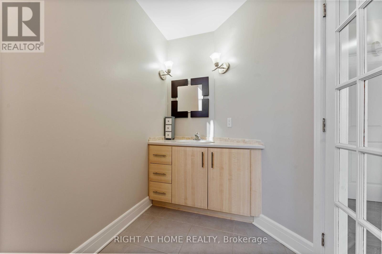 110 Little London Private