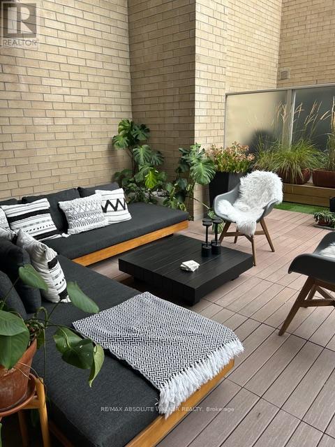 218 - 60 Springhurst Avenue