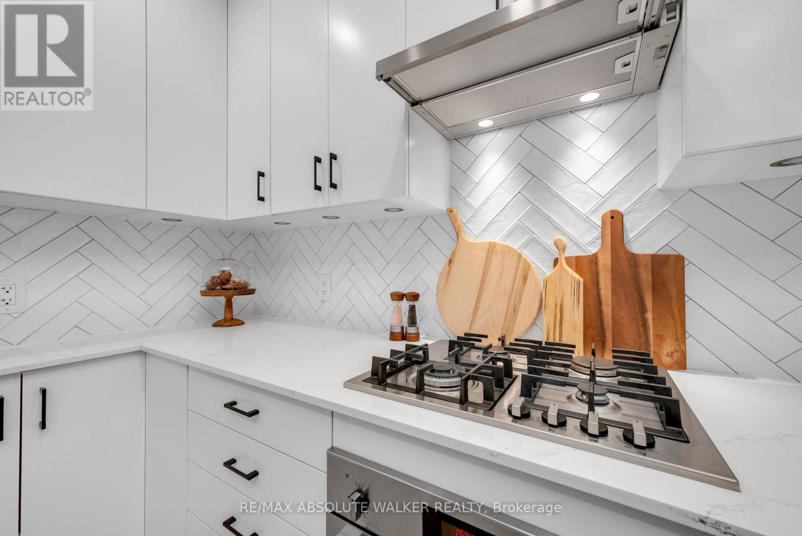 218 - 60 Springhurst Avenue