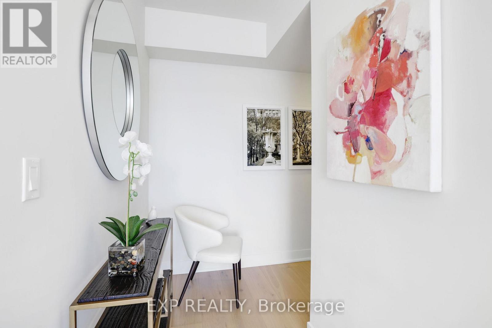 810 - 485 Richmond Road