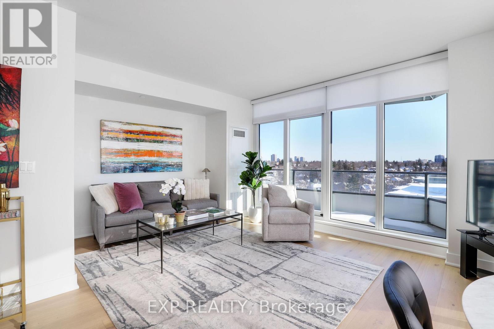 810 - 485 Richmond Road