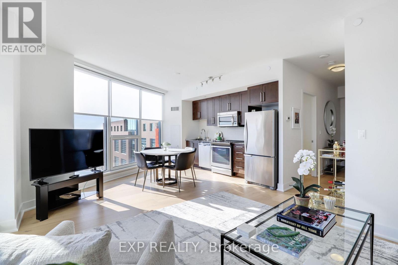 810 - 485 Richmond Road