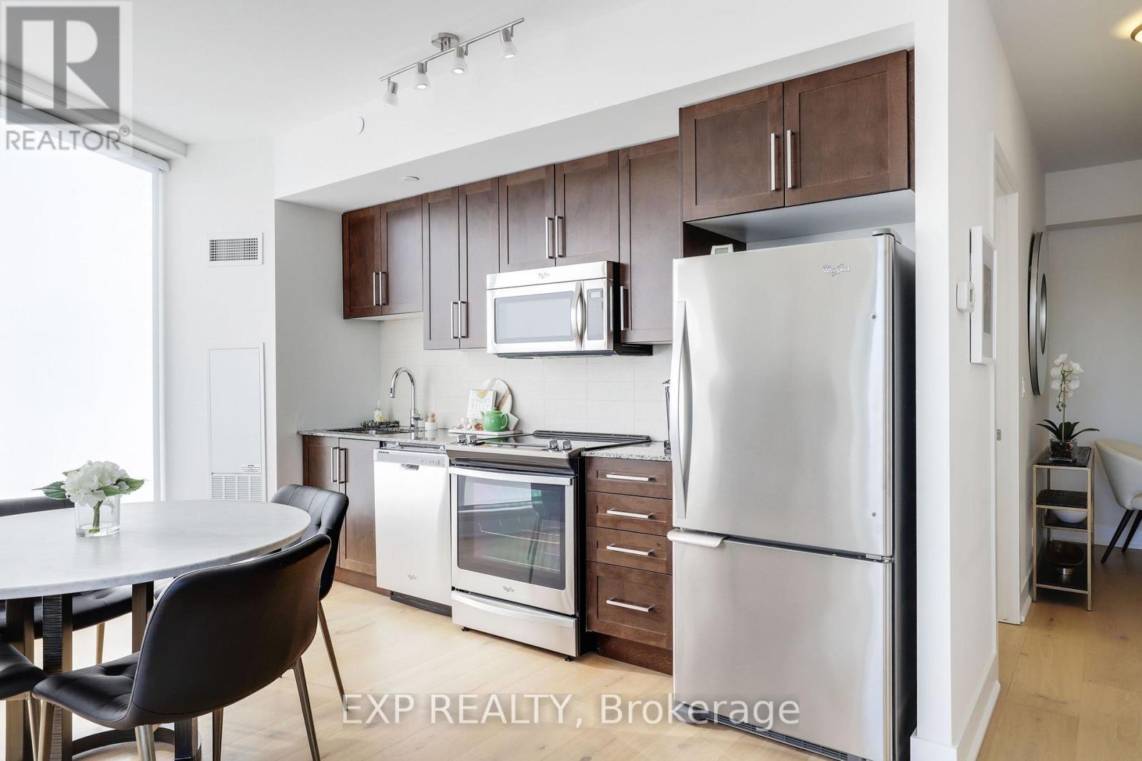 810 - 485 Richmond Road