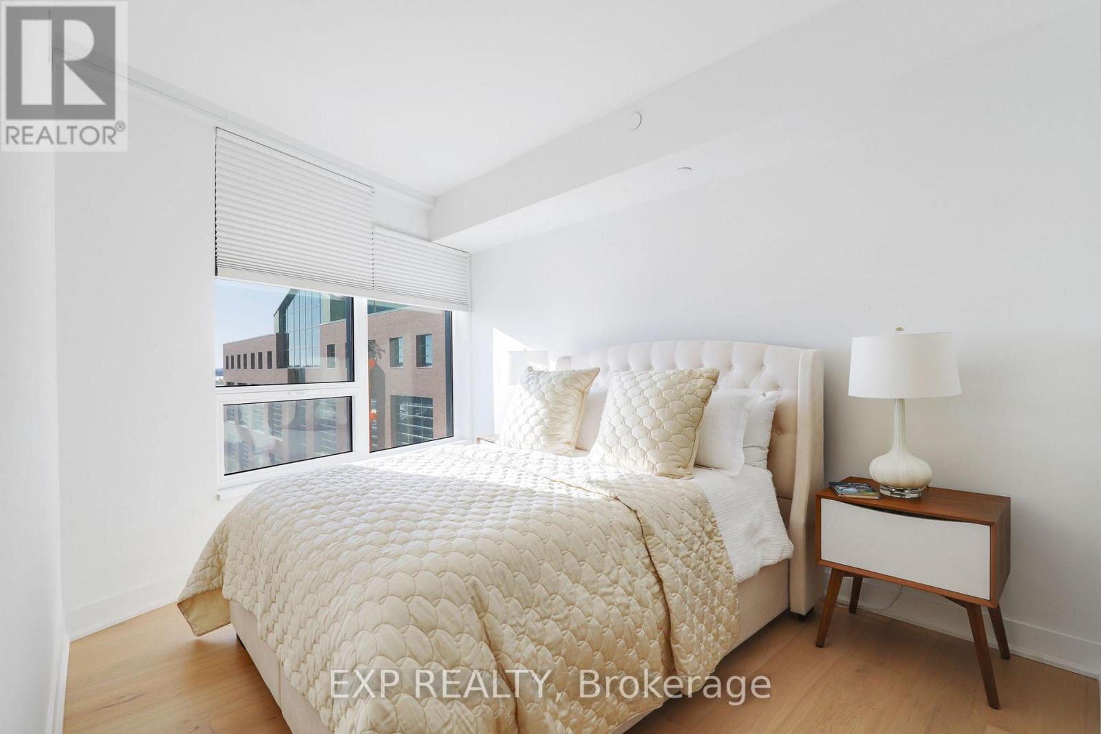 810 - 485 Richmond Road