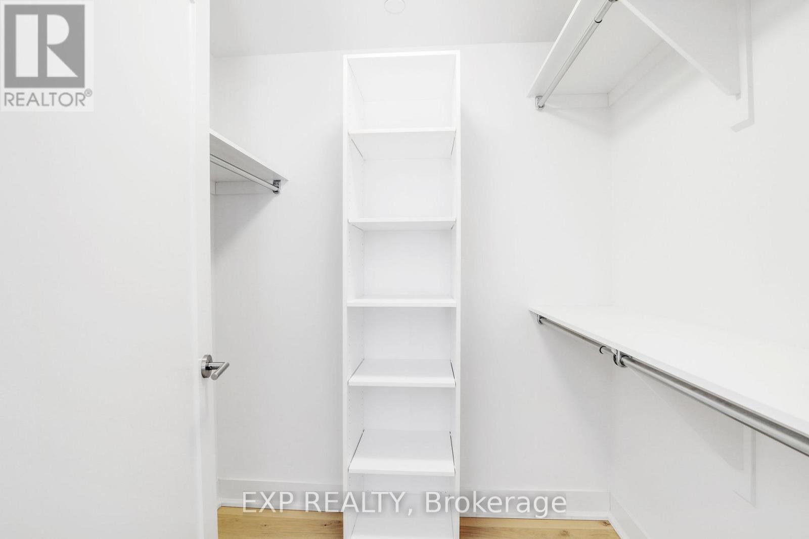 810 - 485 Richmond Road