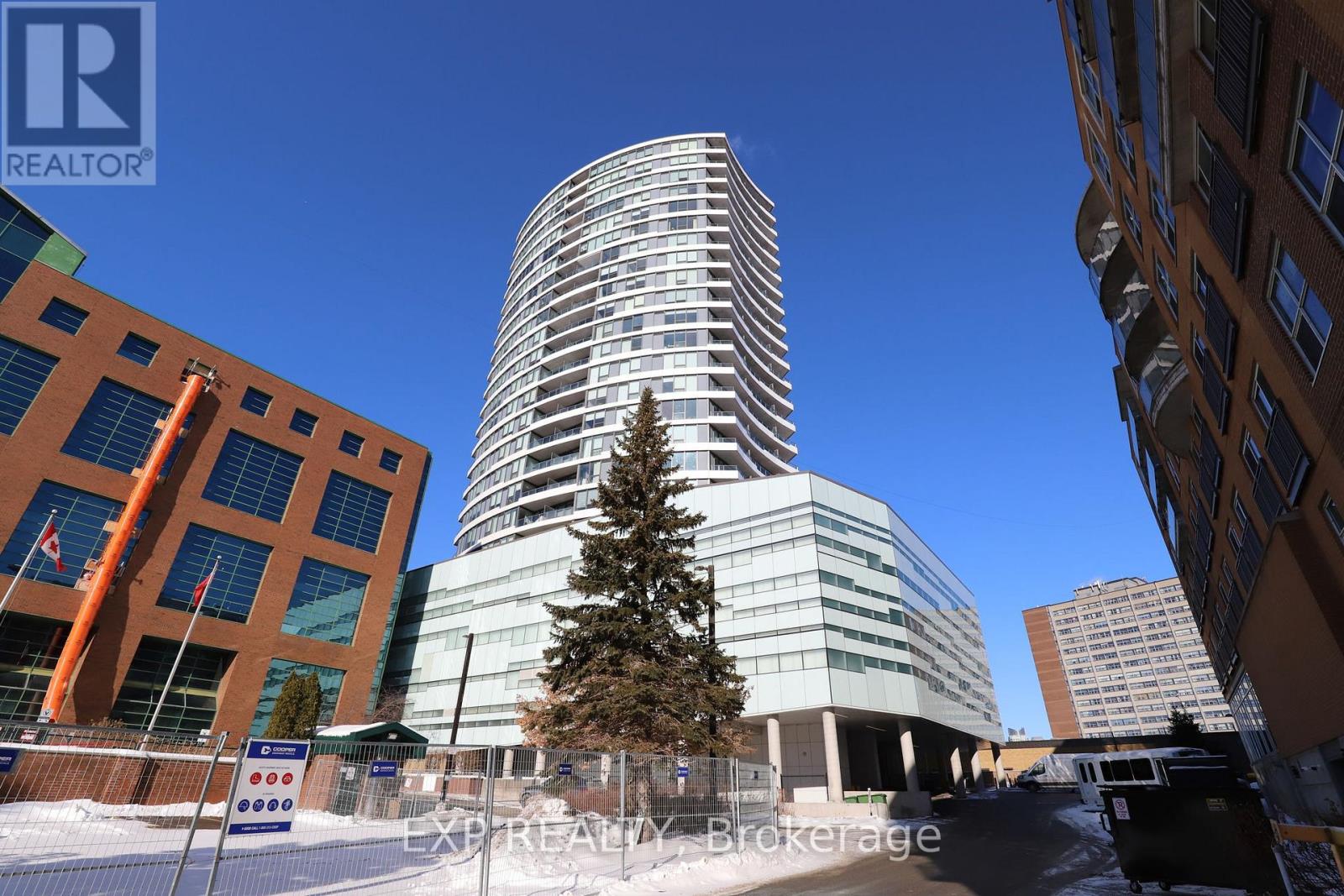 810 - 485 Richmond Road