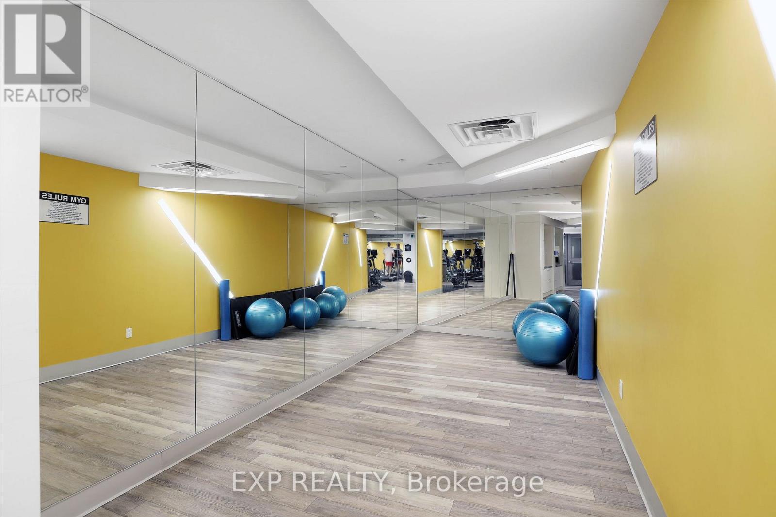 810 - 485 Richmond Road