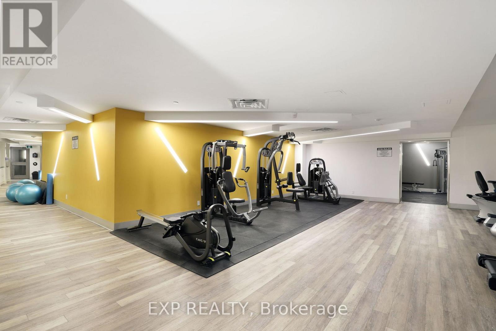 810 - 485 Richmond Road