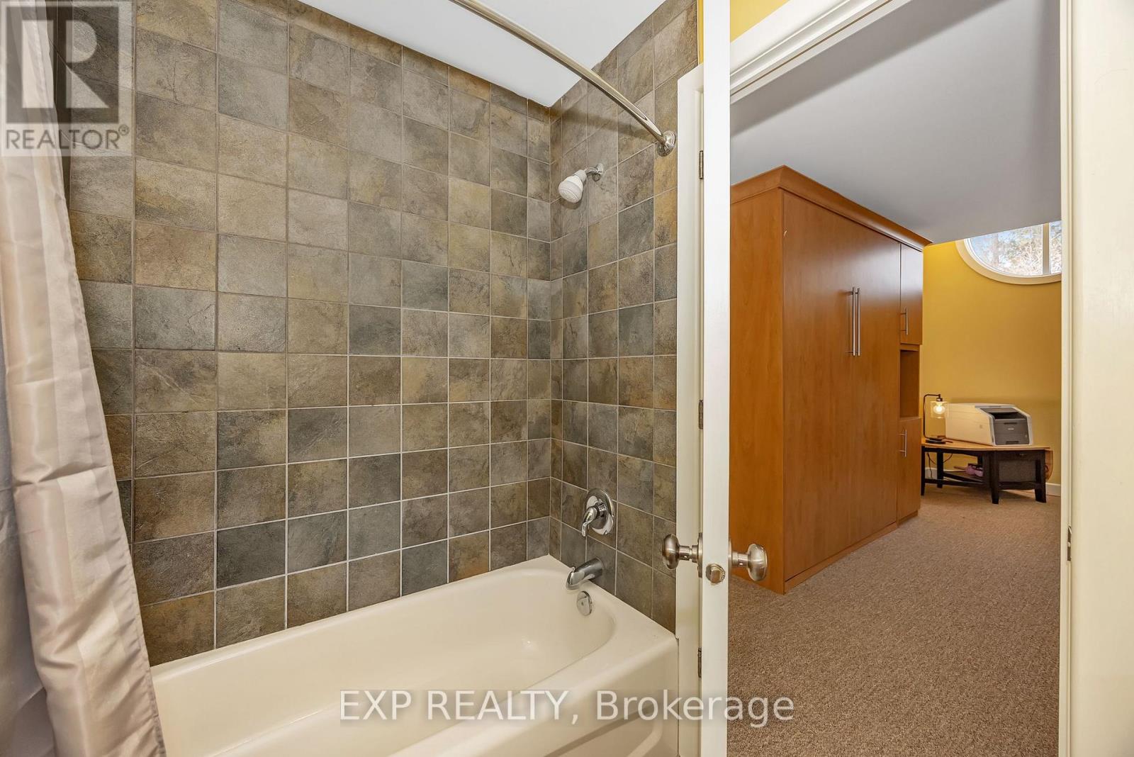 46 Marsh Sparrow Private