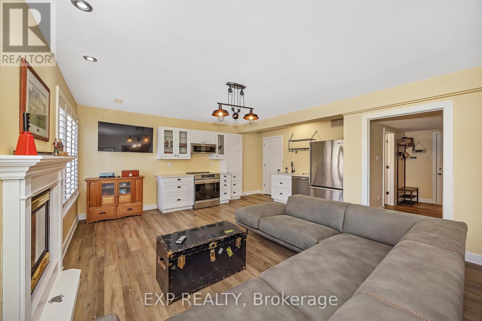 46 Marsh Sparrow Private