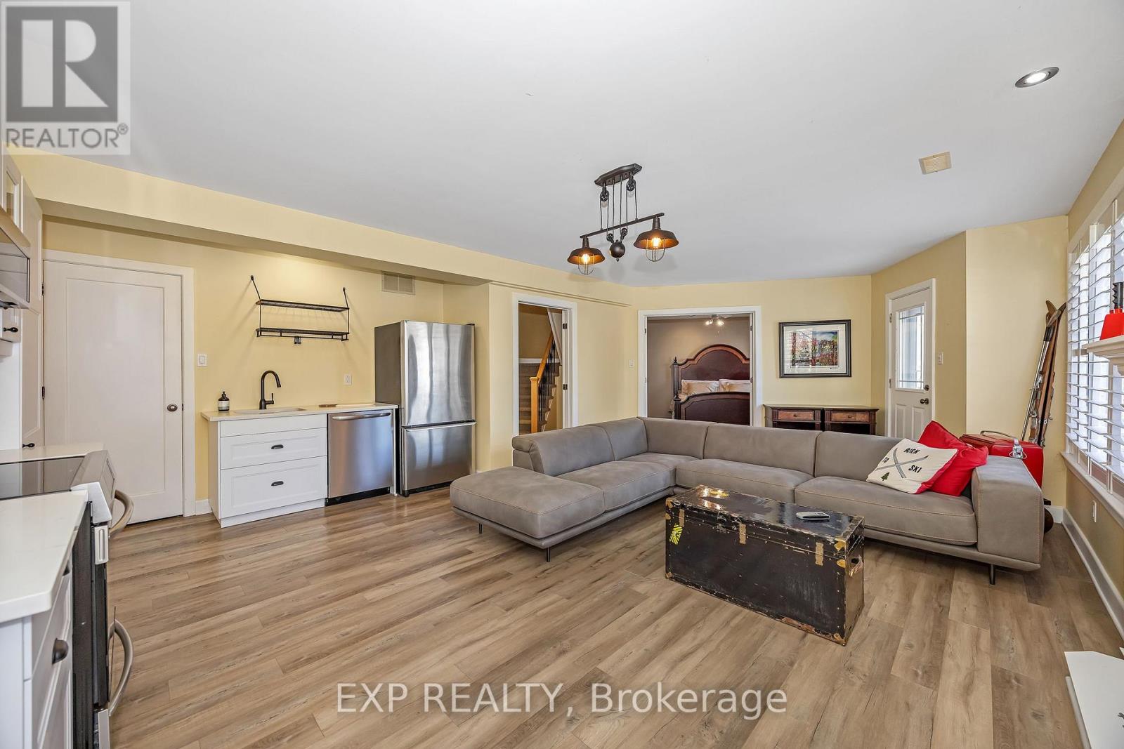 46 Marsh Sparrow Private