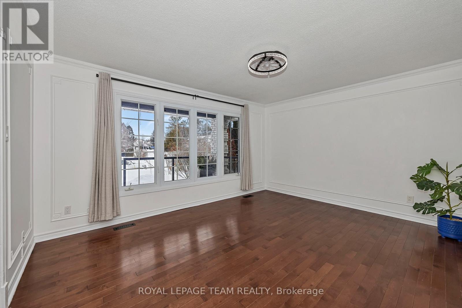 6 Stroughton Crescent