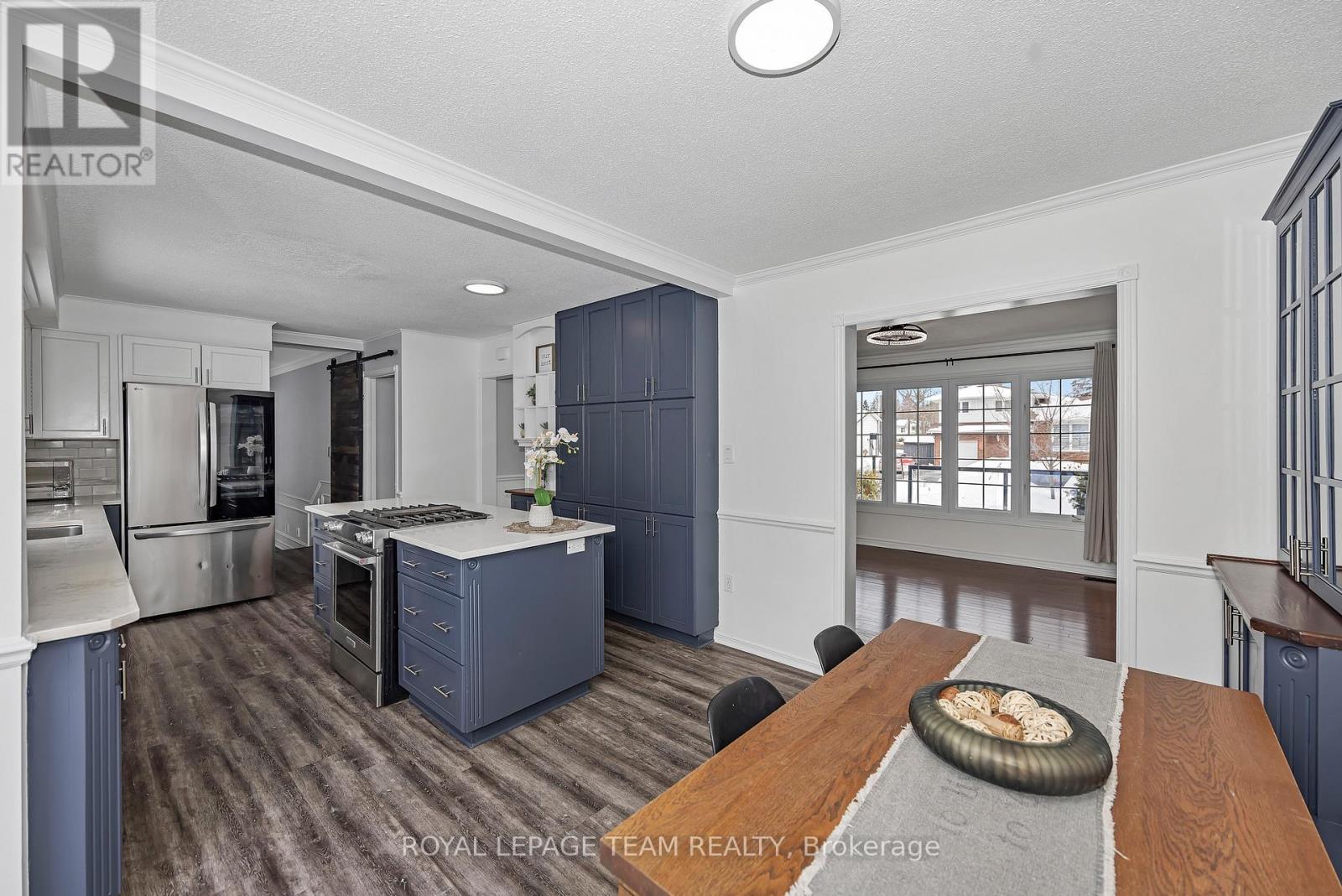 6 Stroughton Crescent