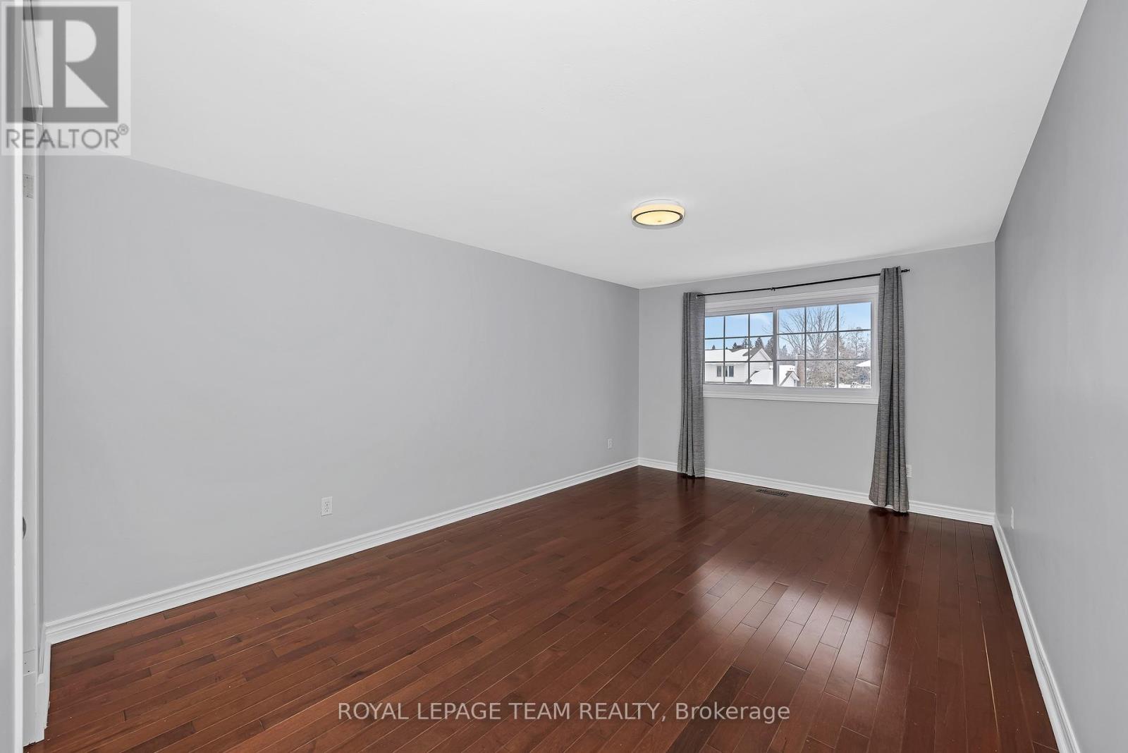 6 Stroughton Crescent