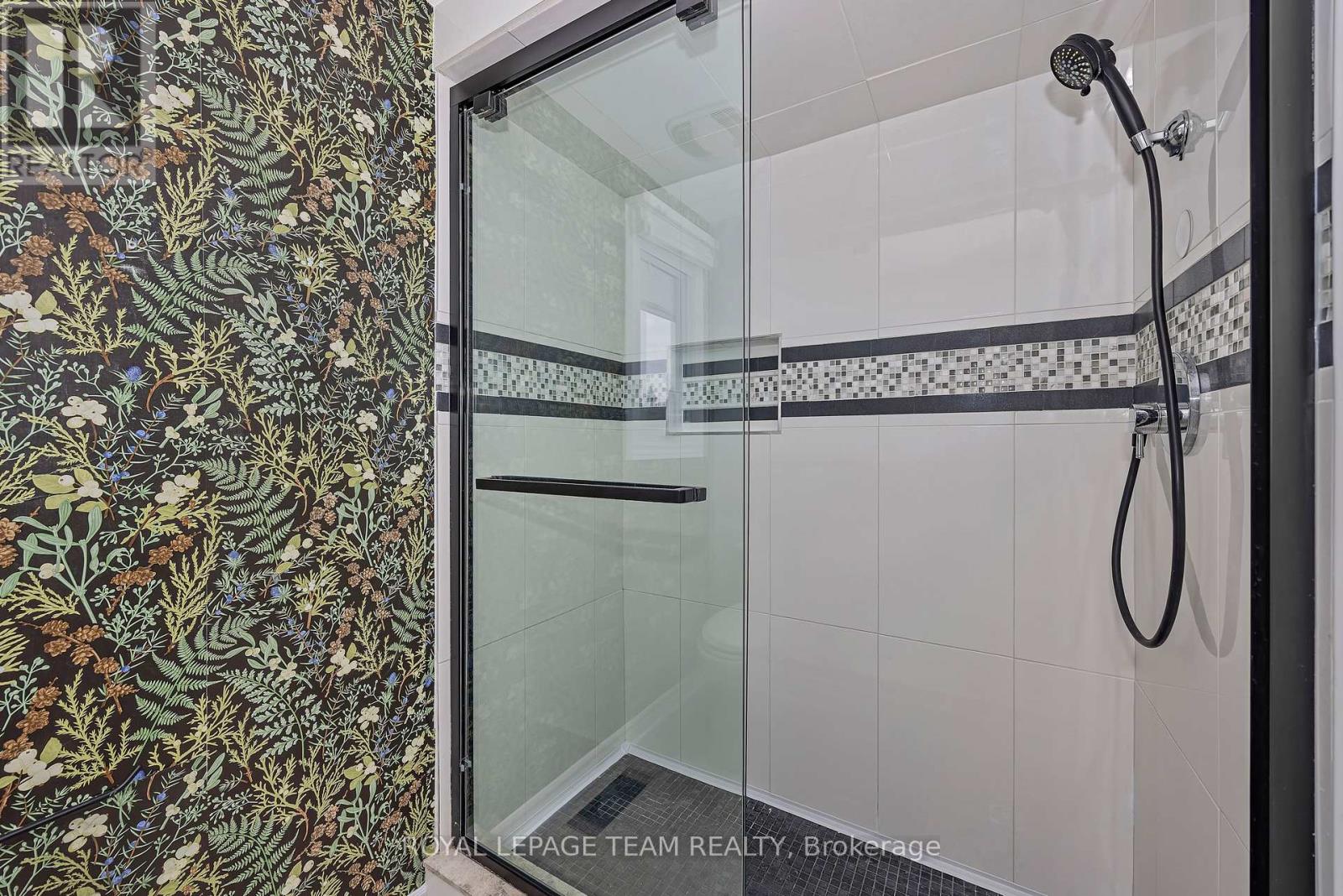 6 Stroughton Crescent