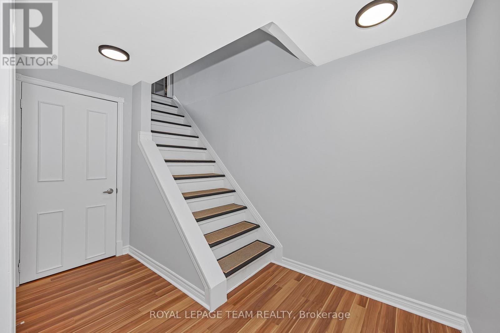 6 Stroughton Crescent