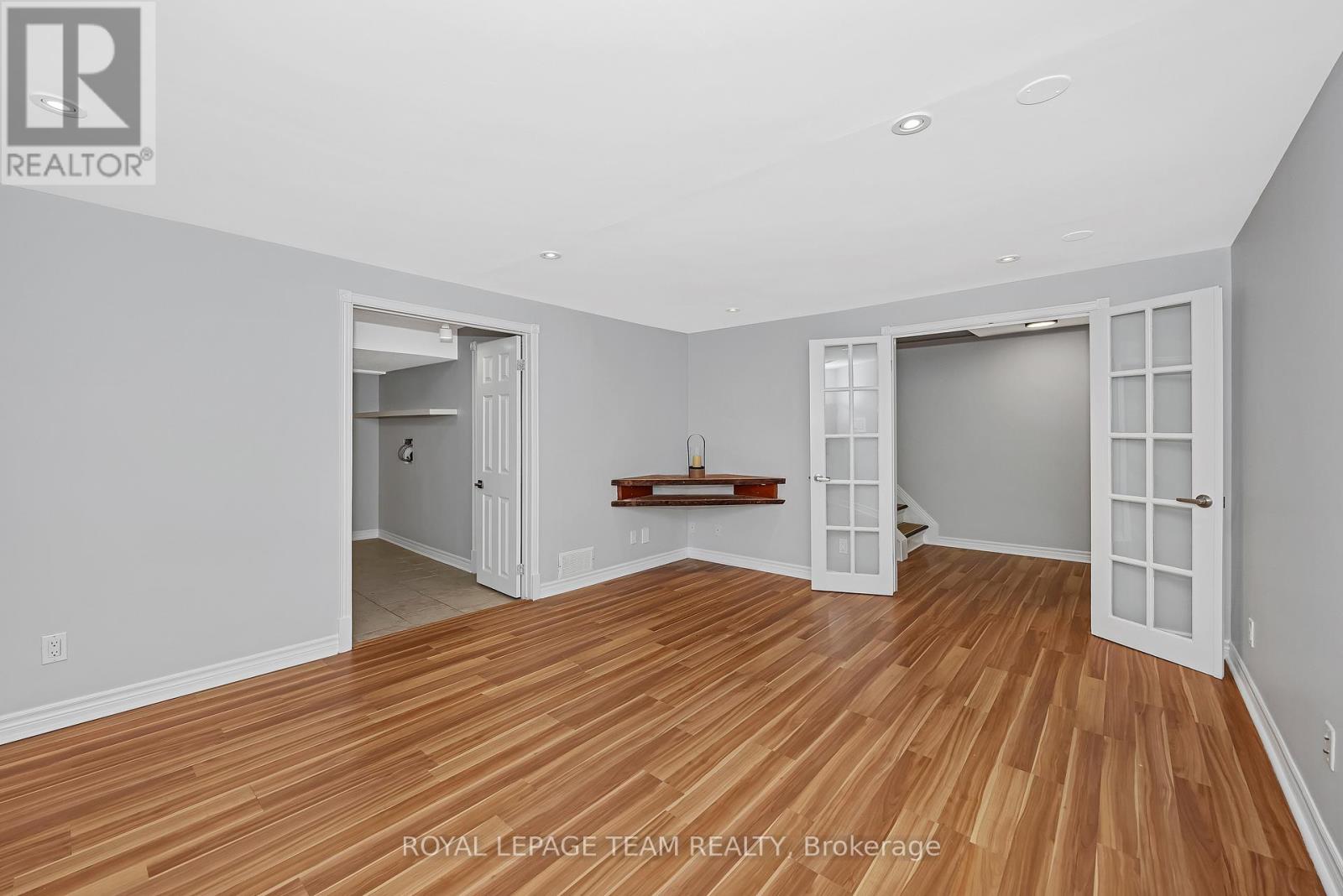 6 Stroughton Crescent