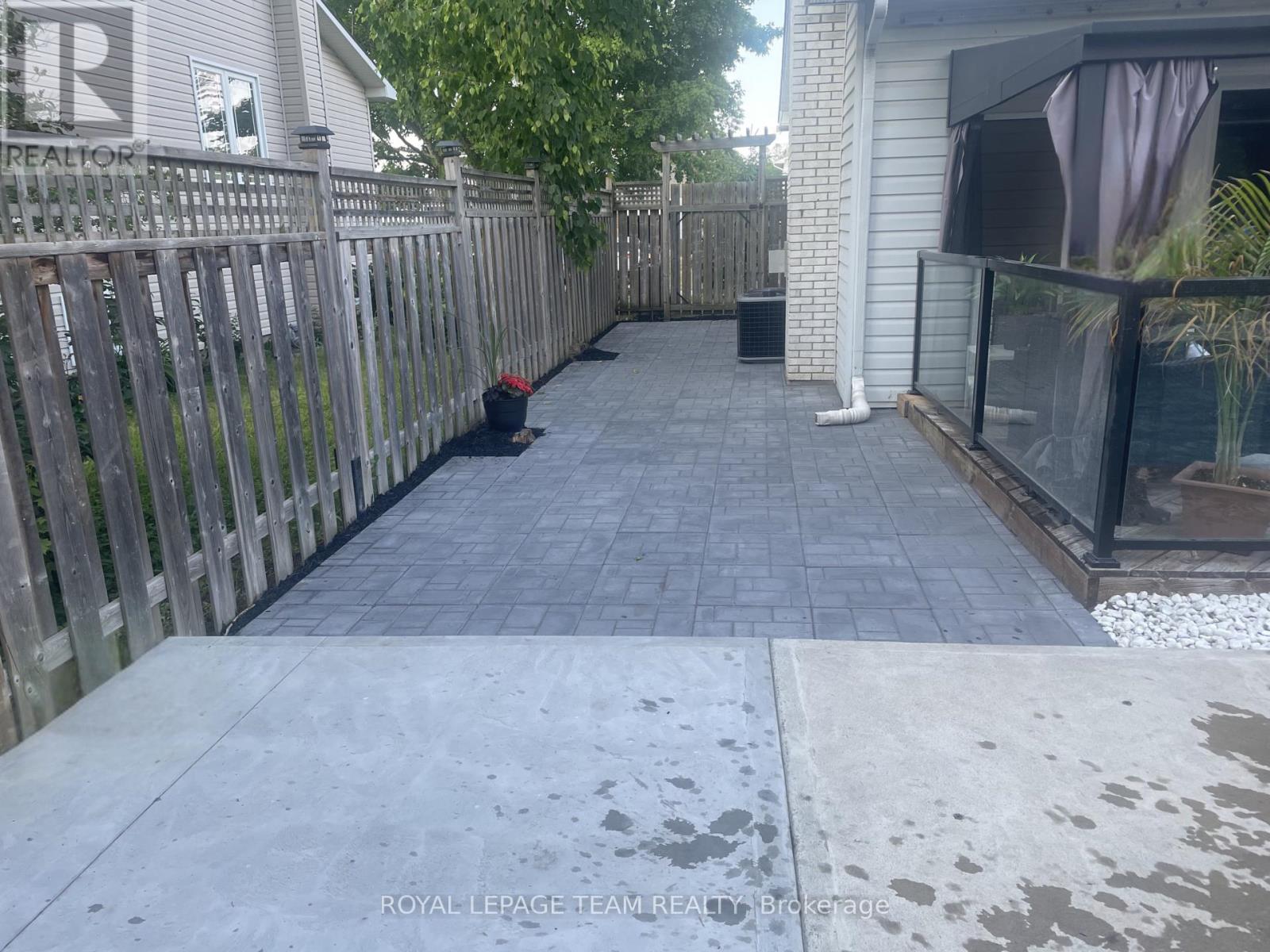 6 Stroughton Crescent