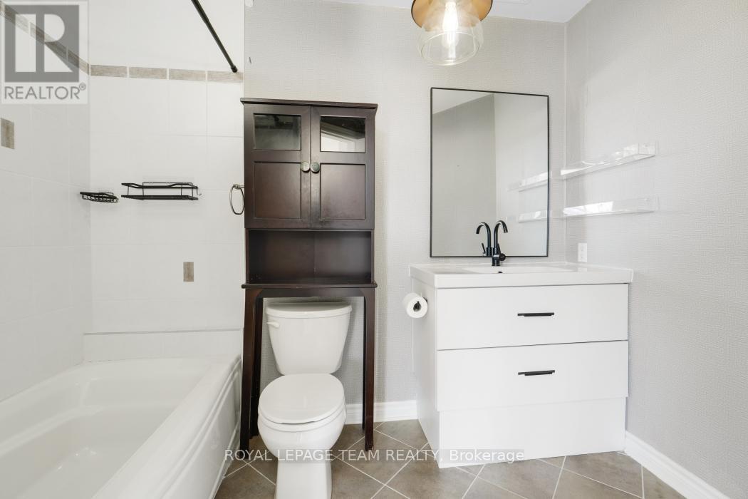 203 - 500 Claridge Drive