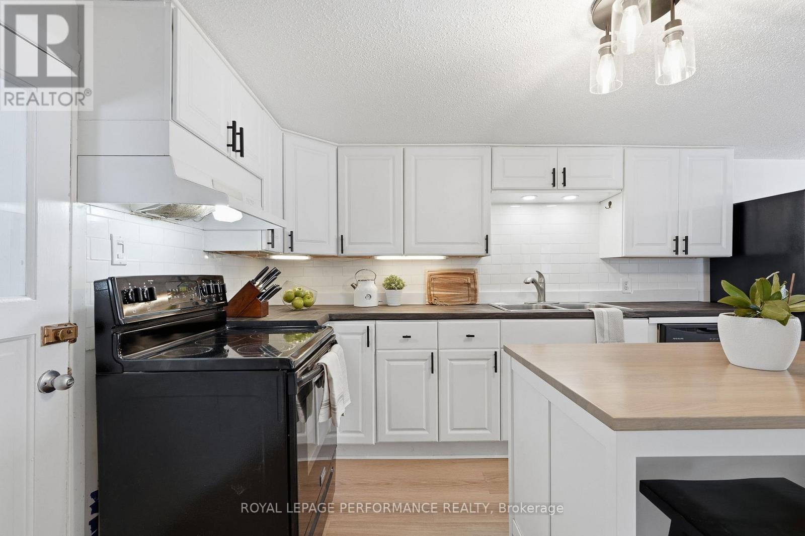 1292 St Jacques Road