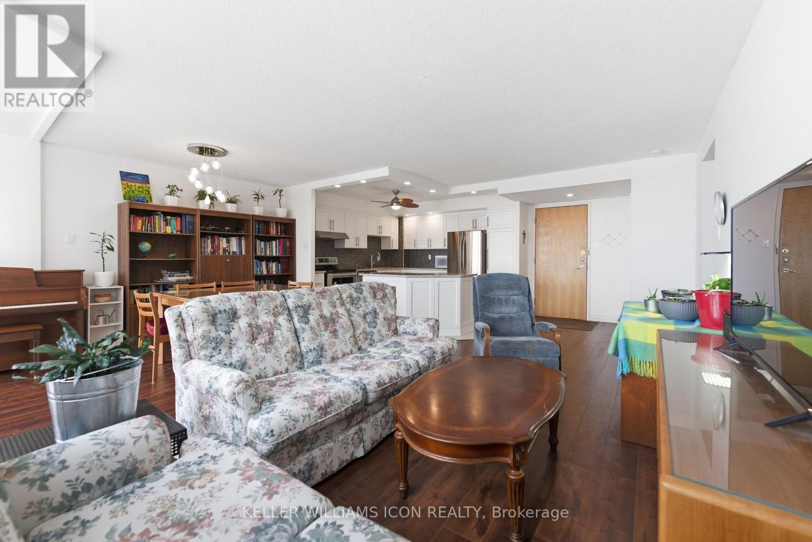 1011 - 2760 Carousel Crescent