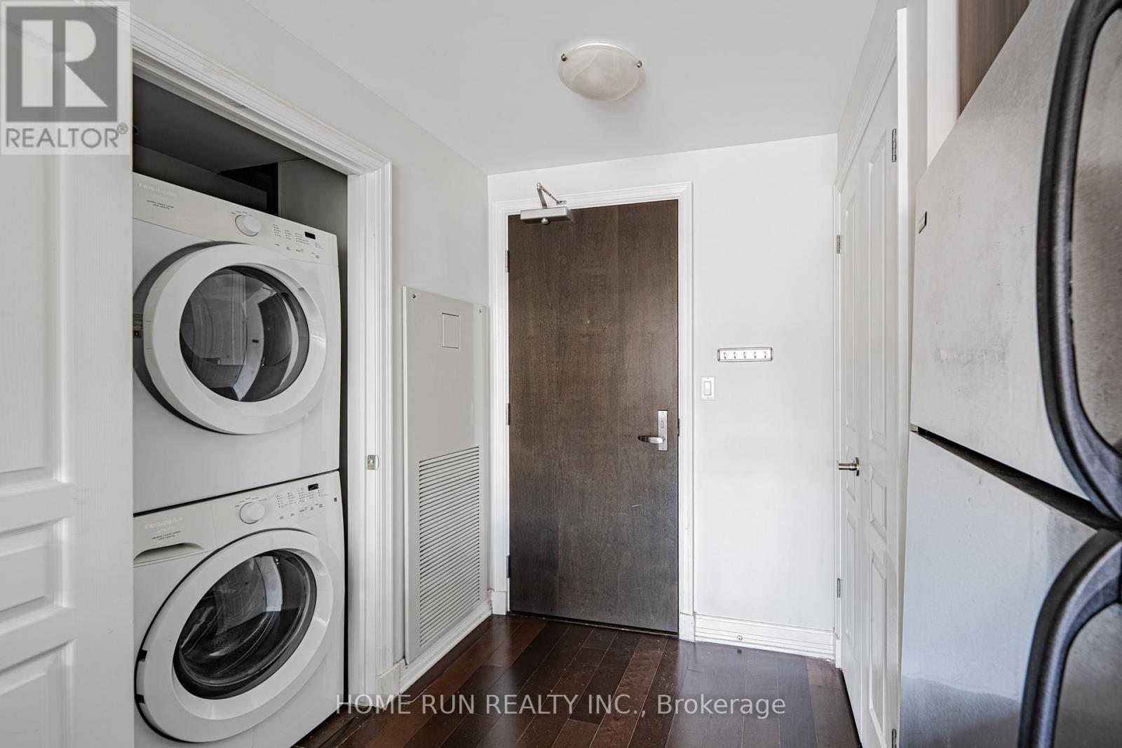 1407 - 238 Besserer Street