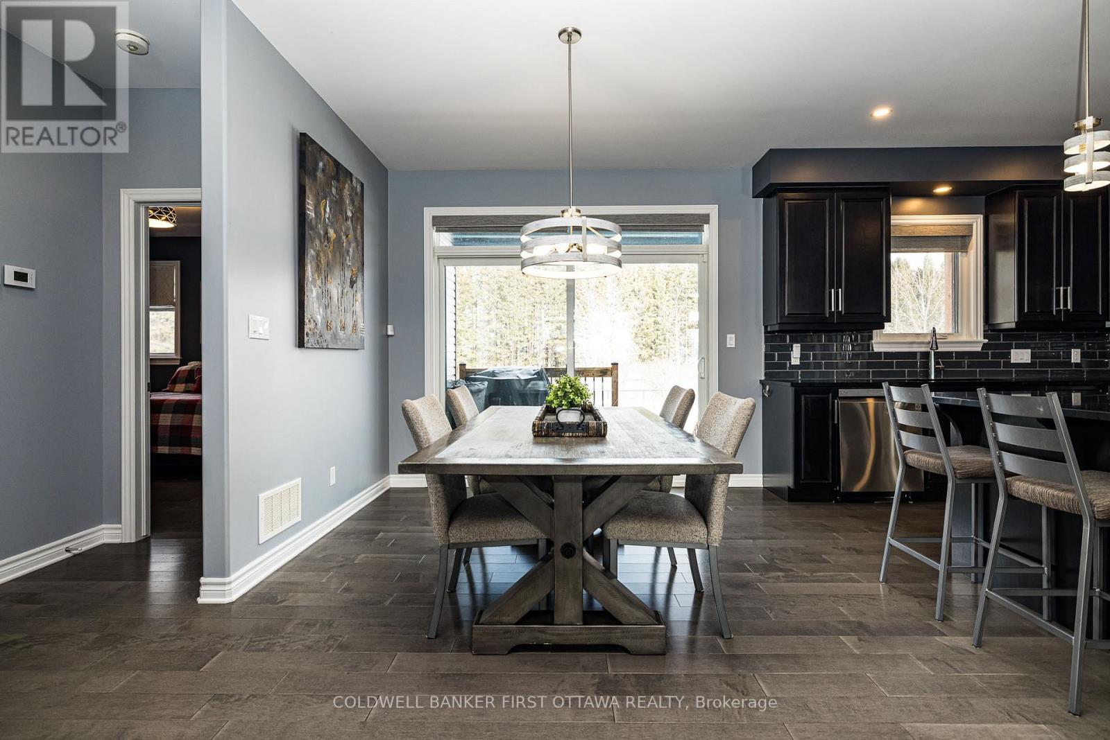 120 Stirling Crescent