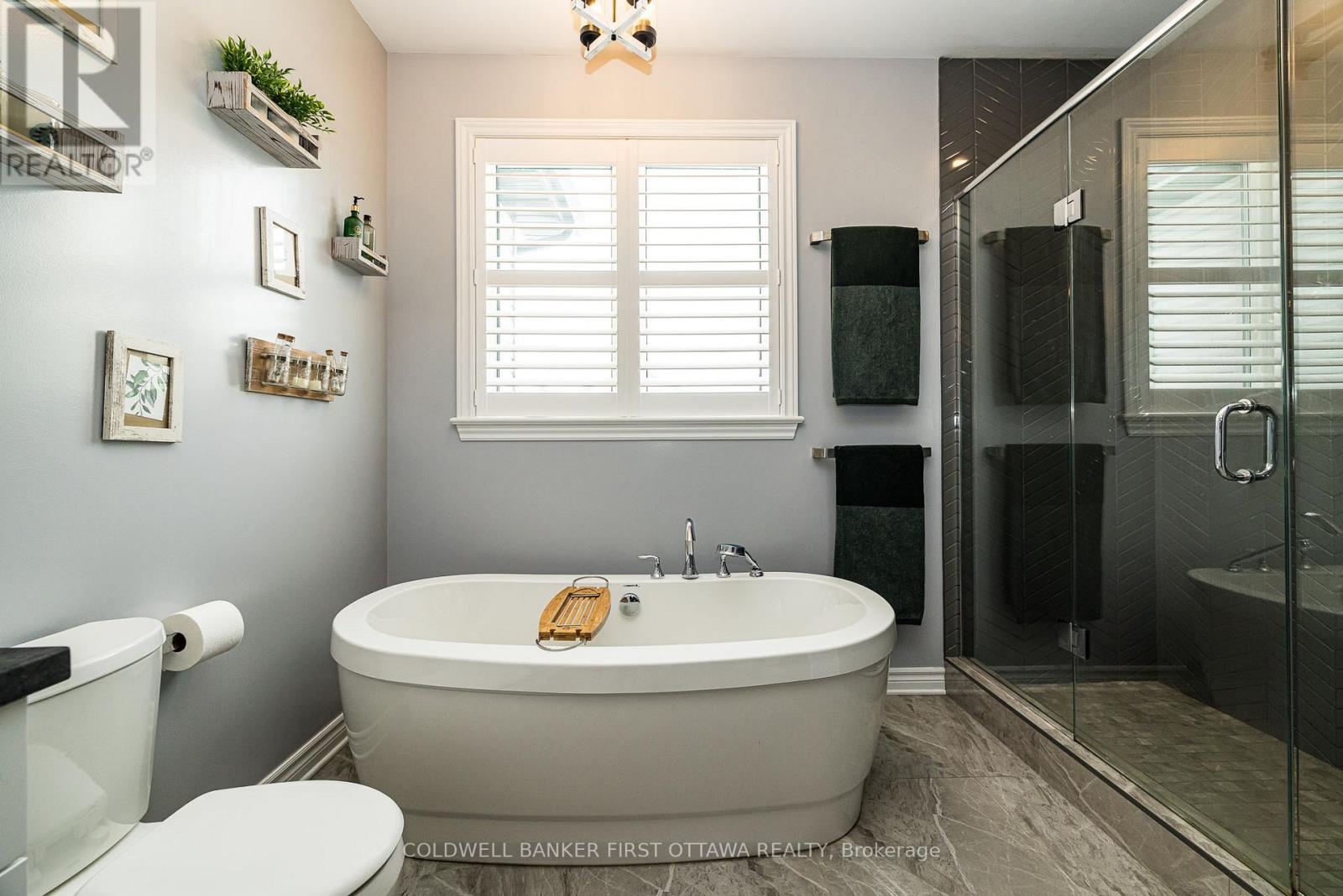 120 Stirling Crescent