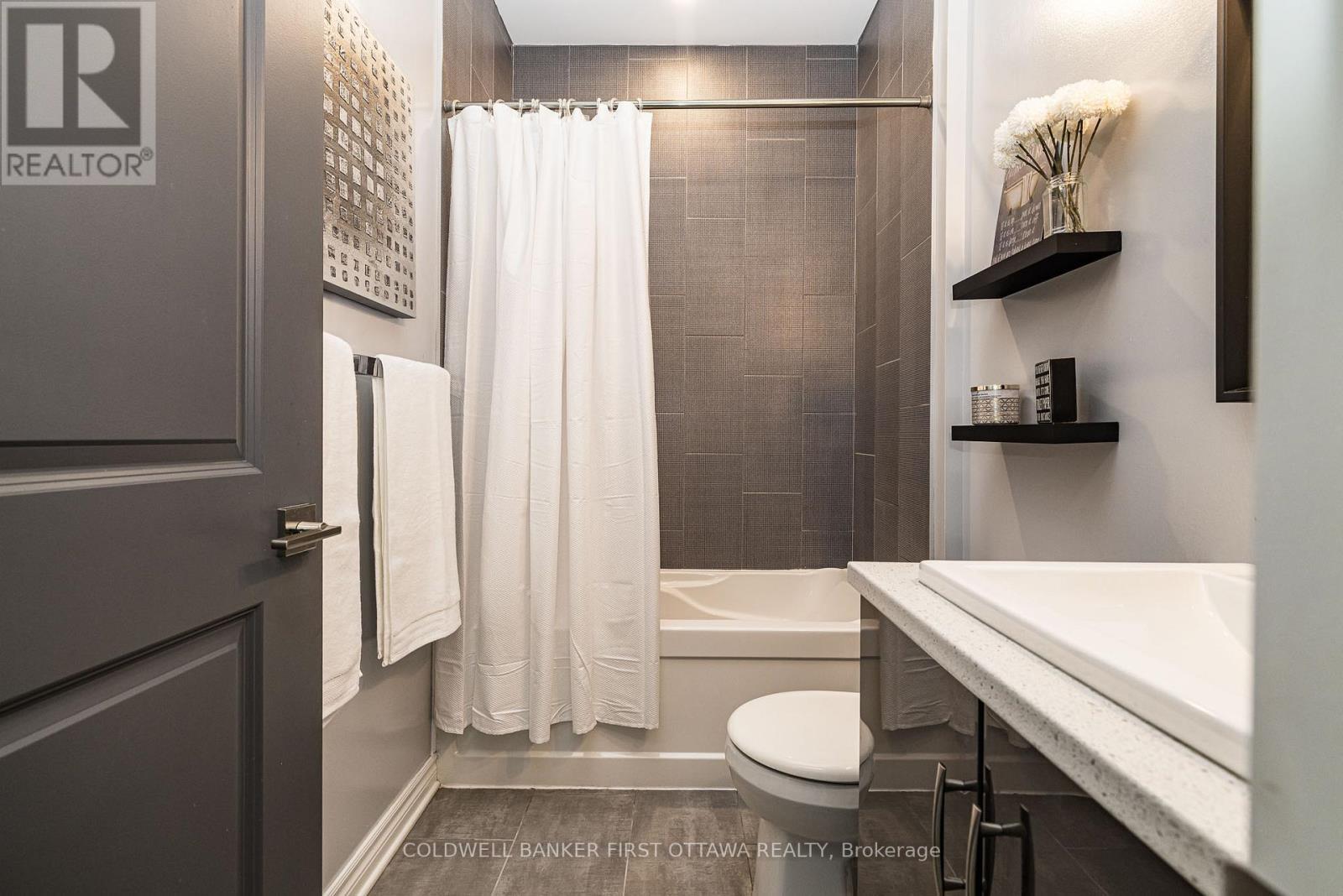 120 Stirling Crescent