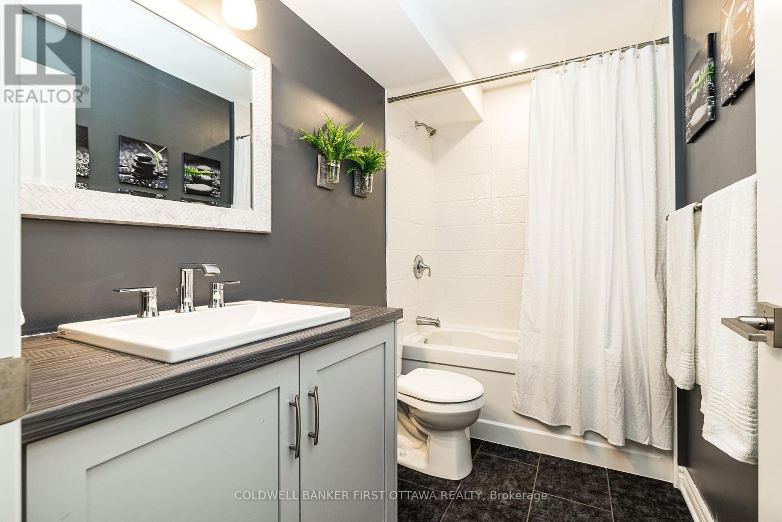 120 Stirling Crescent