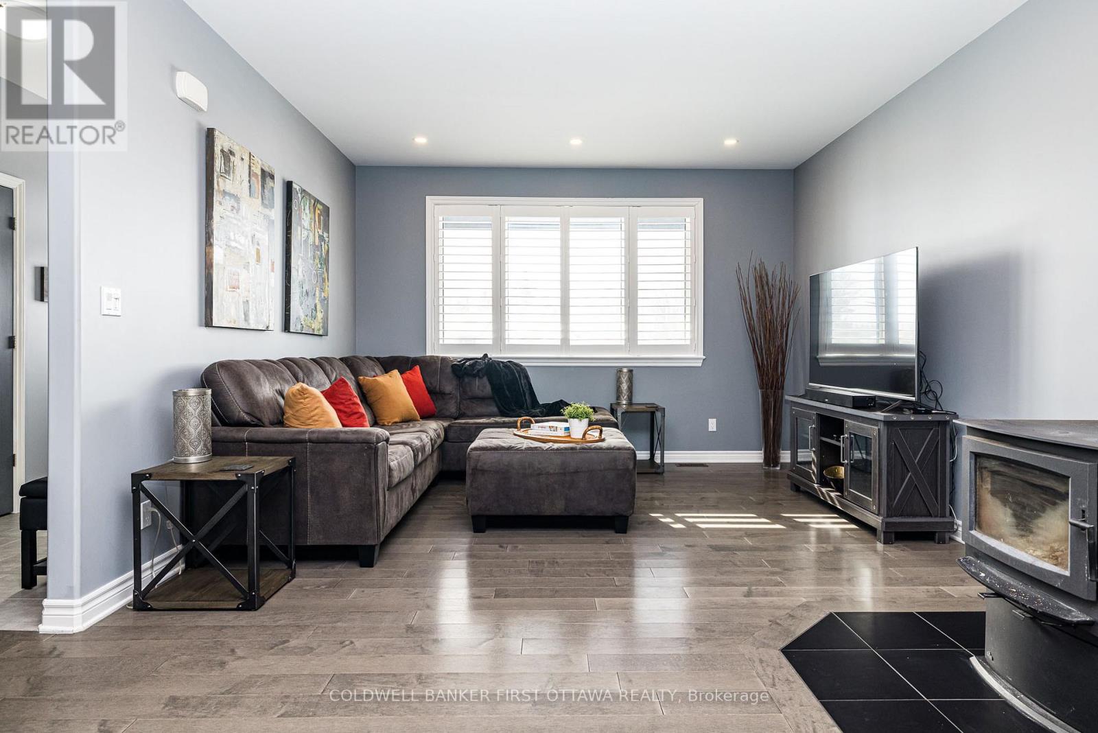 120 Stirling Crescent