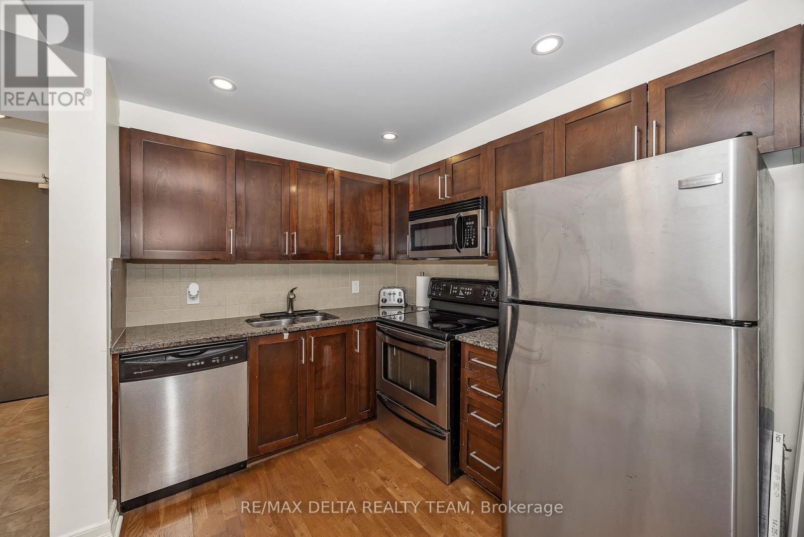 1006 - 200 Besserer Street